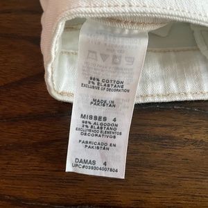 White misses Levi Signature long white shorts.